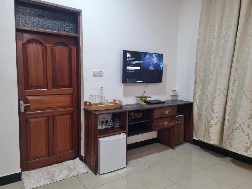 64 Zenj House Luxury Airport B&B Mbweni Экстерьер фото