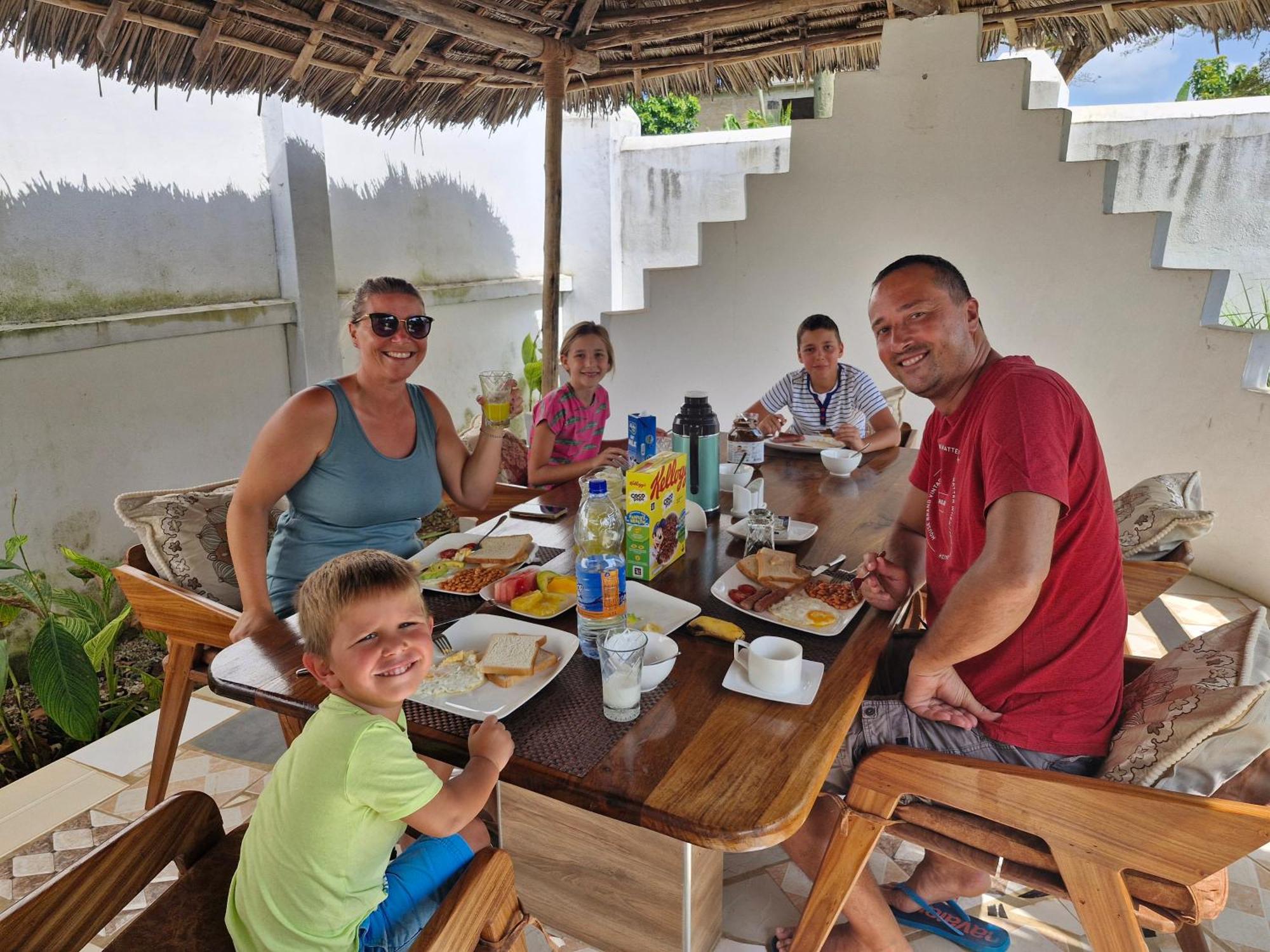 64 Zenj House Luxury Airport B&B Mbweni Экстерьер фото
