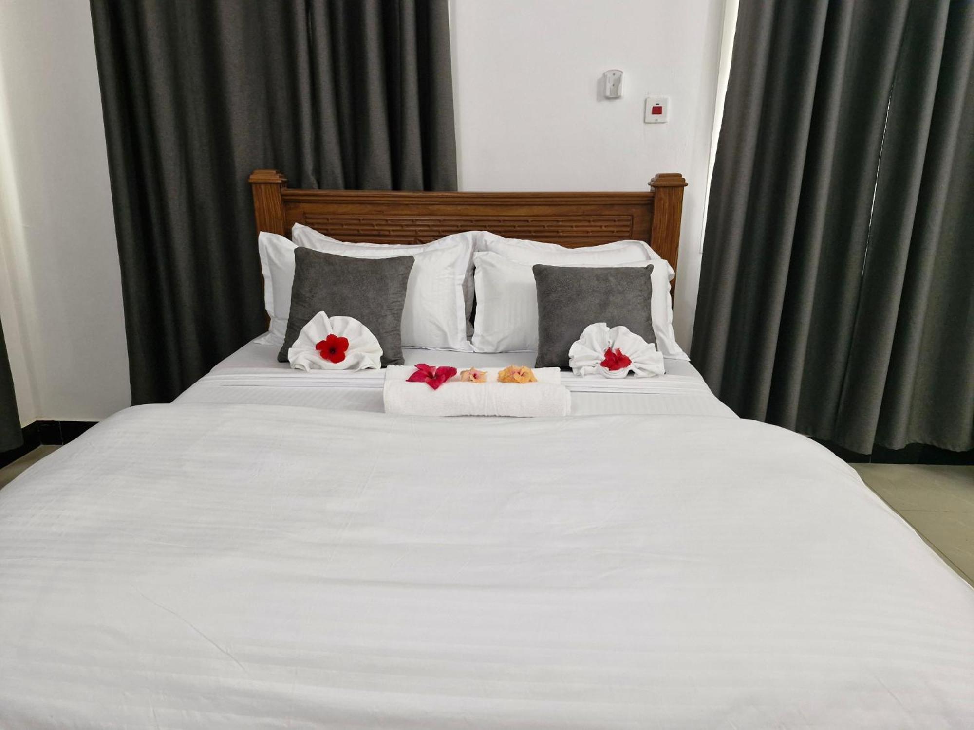 64 Zenj House Luxury Airport B&B Mbweni Экстерьер фото