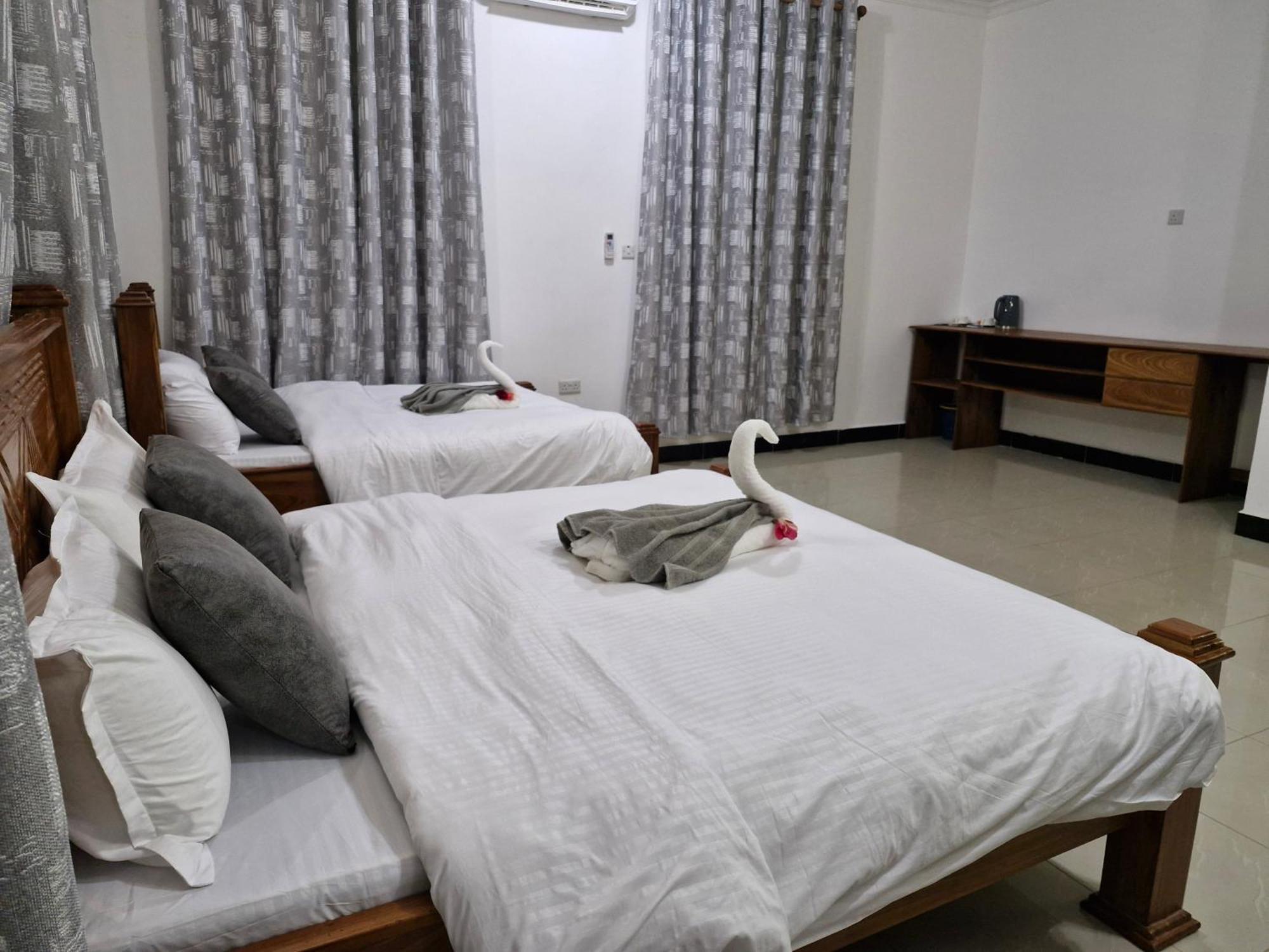 64 Zenj House Luxury Airport B&B Mbweni Экстерьер фото