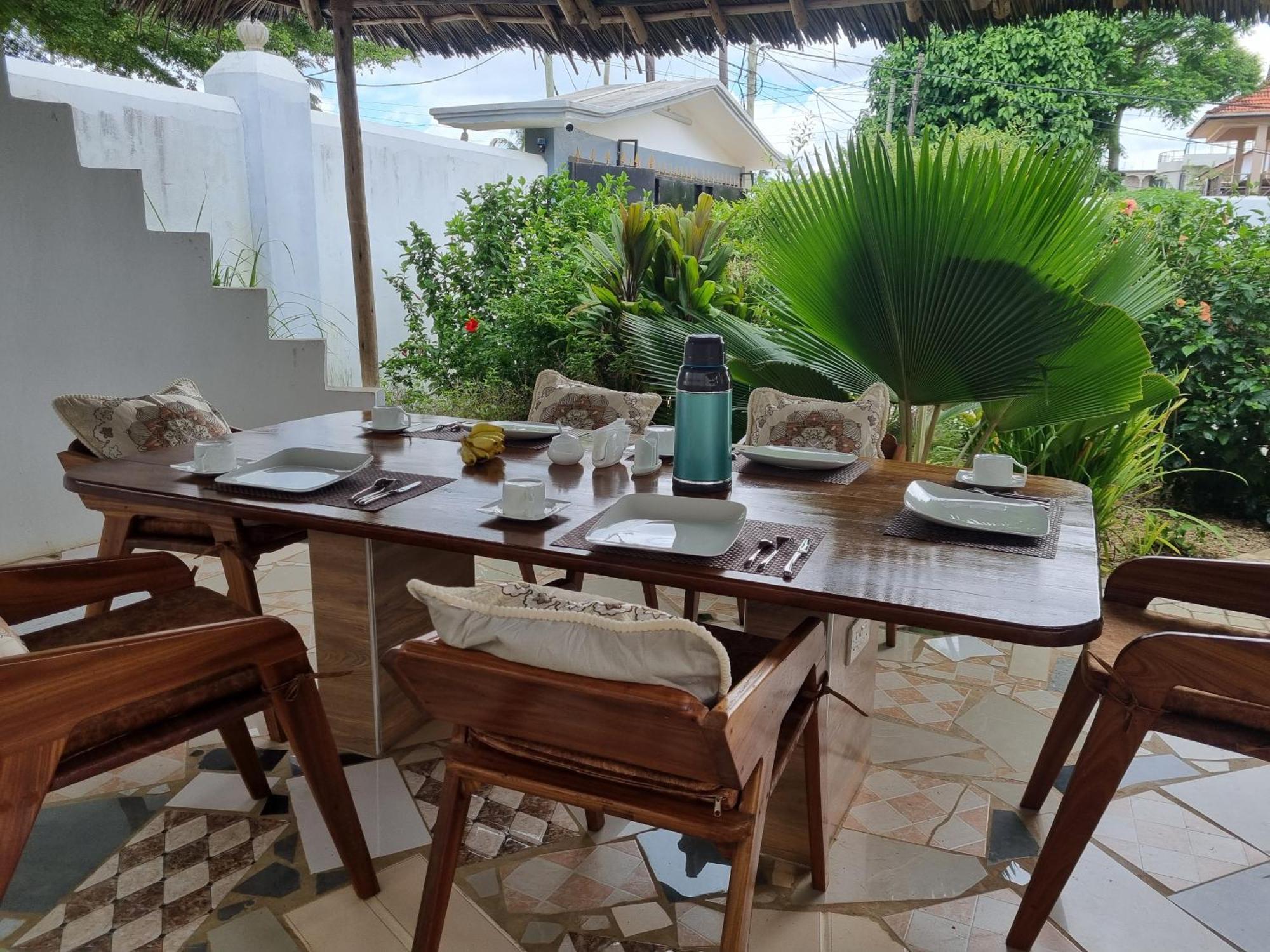 64 Zenj House Luxury Airport B&B Mbweni Экстерьер фото
