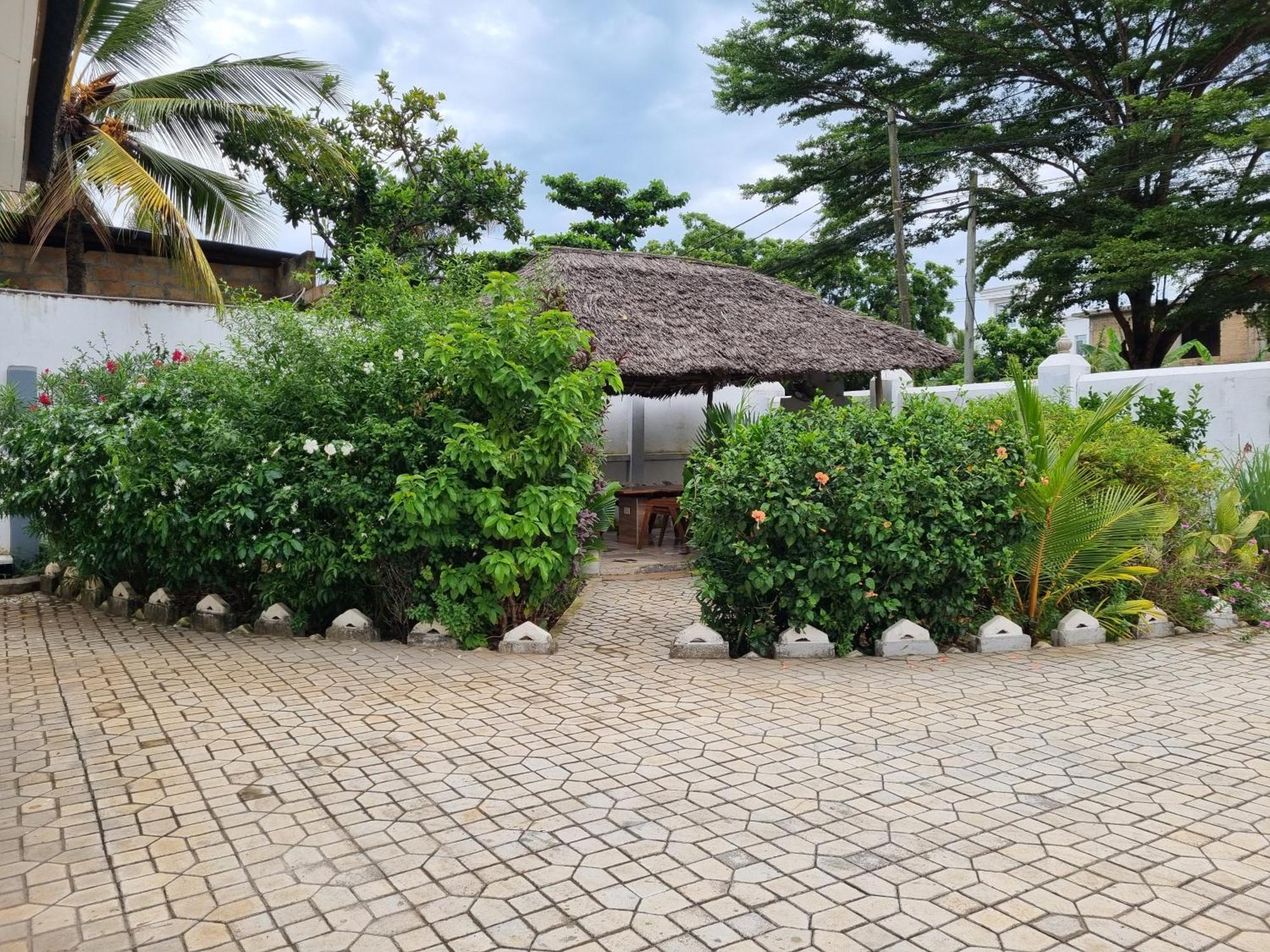 64 Zenj House Luxury Airport B&B Mbweni Экстерьер фото