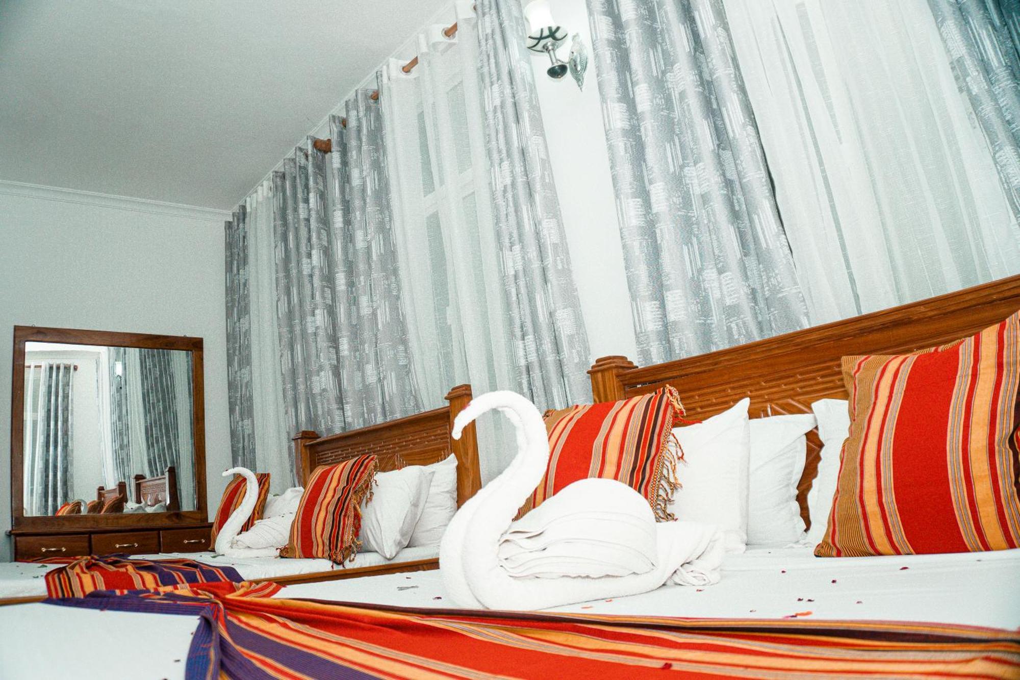 64 Zenj House Luxury Airport B&B Mbweni Экстерьер фото