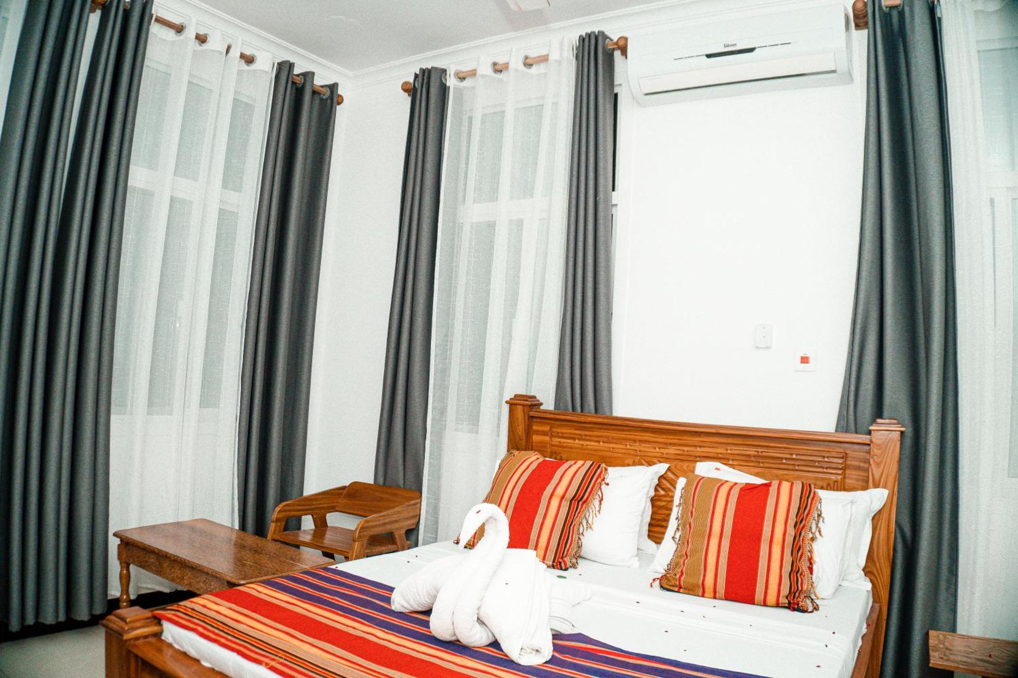 64 Zenj House Luxury Airport B&B Mbweni Экстерьер фото