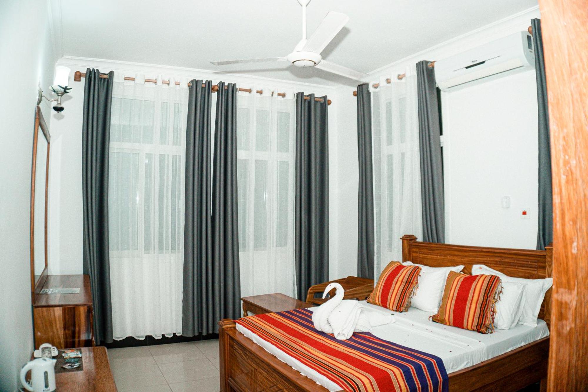 64 Zenj House Luxury Airport B&B Mbweni Экстерьер фото