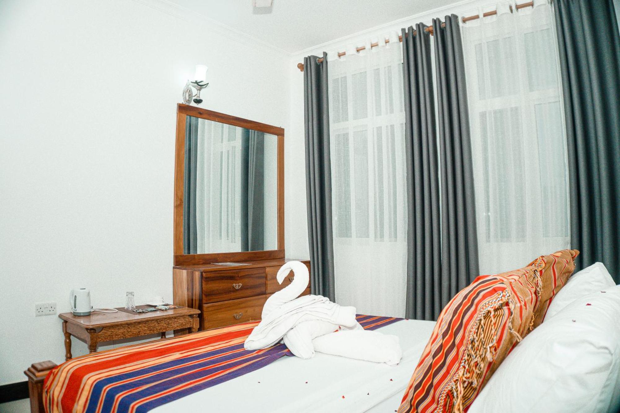 64 Zenj House Luxury Airport B&B Mbweni Экстерьер фото