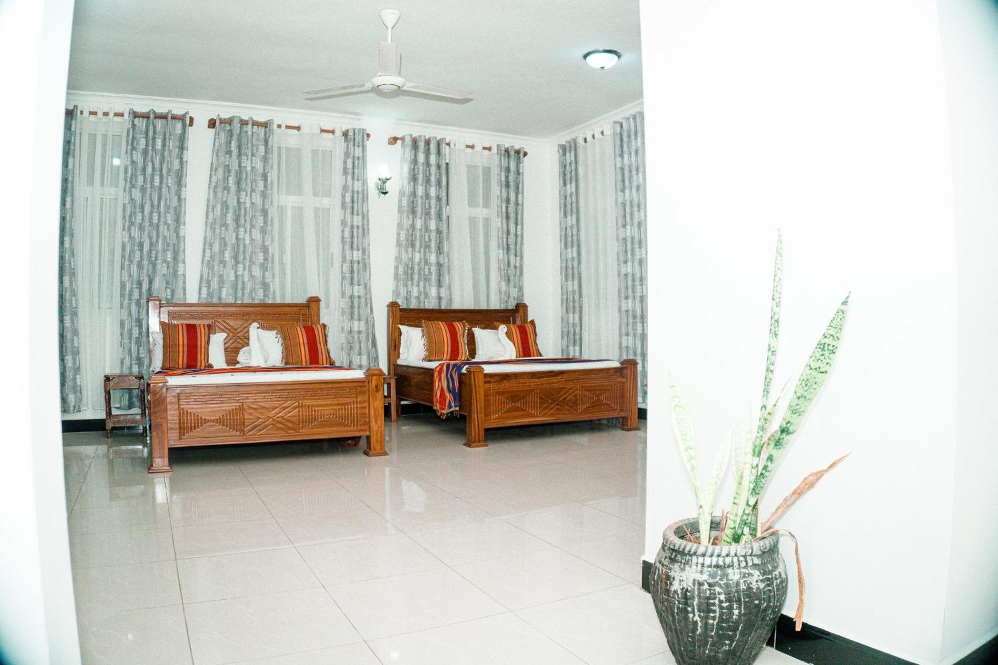 64 Zenj House Luxury Airport B&B Mbweni Экстерьер фото